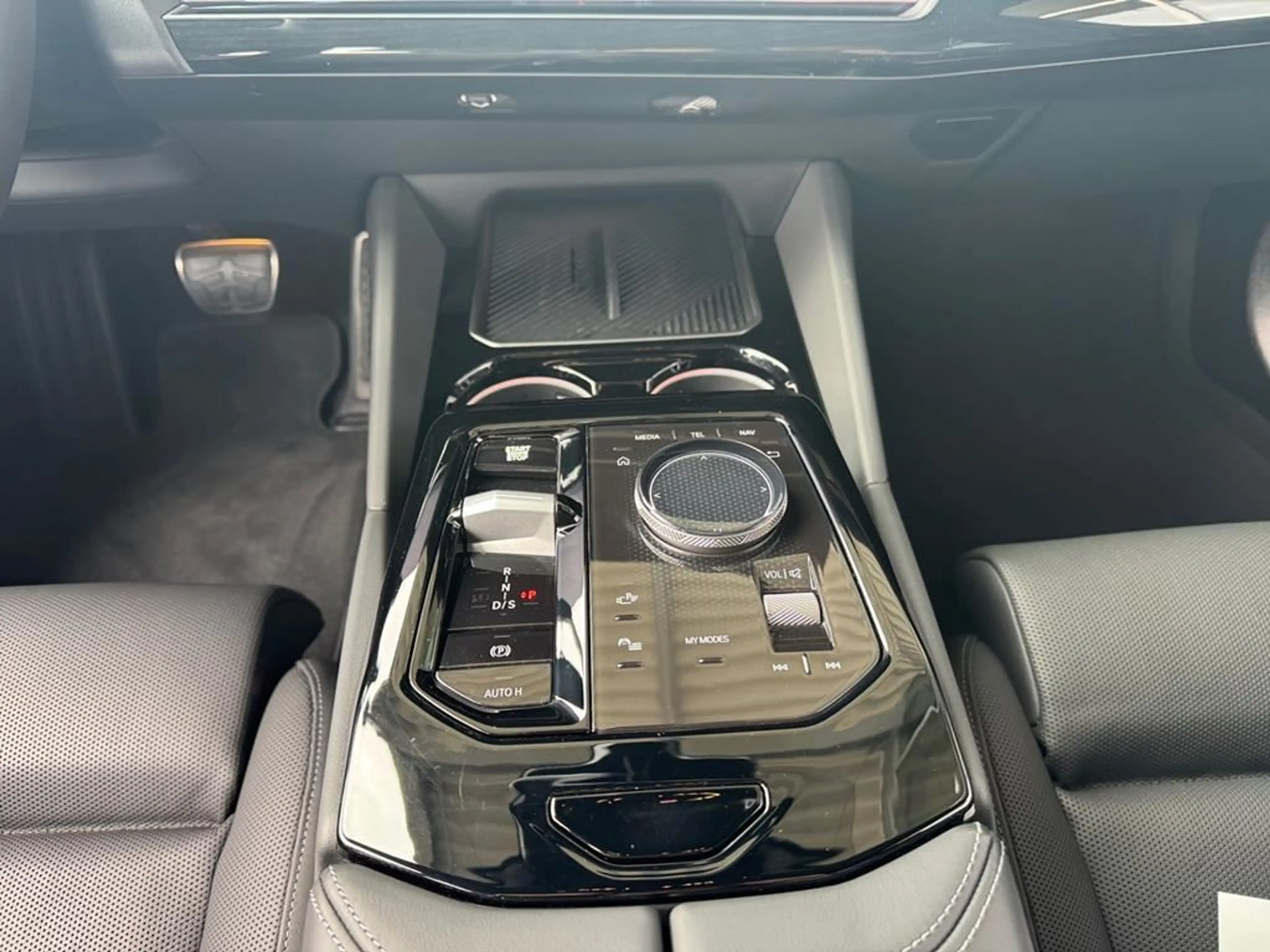 BMW 550 M Sport — photo 12