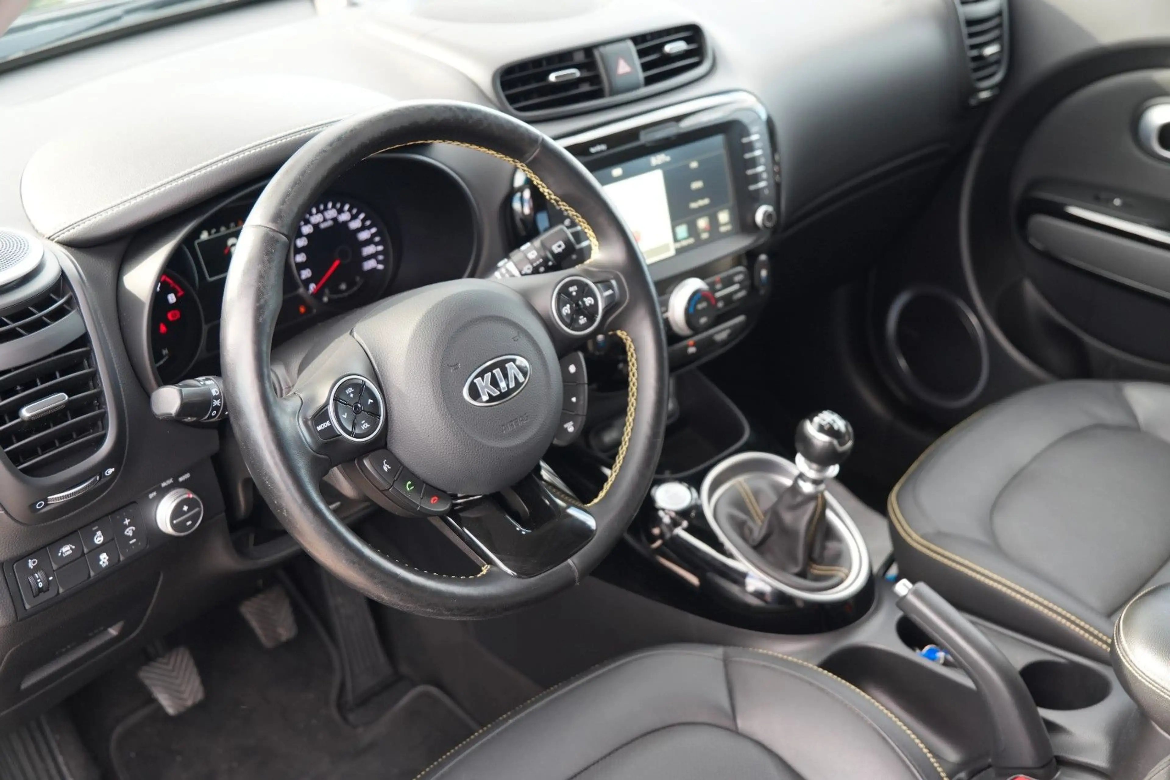 Kia Soul Spirit 1.6 GDI Infinity Sound PANO 8-Fach — photo 14