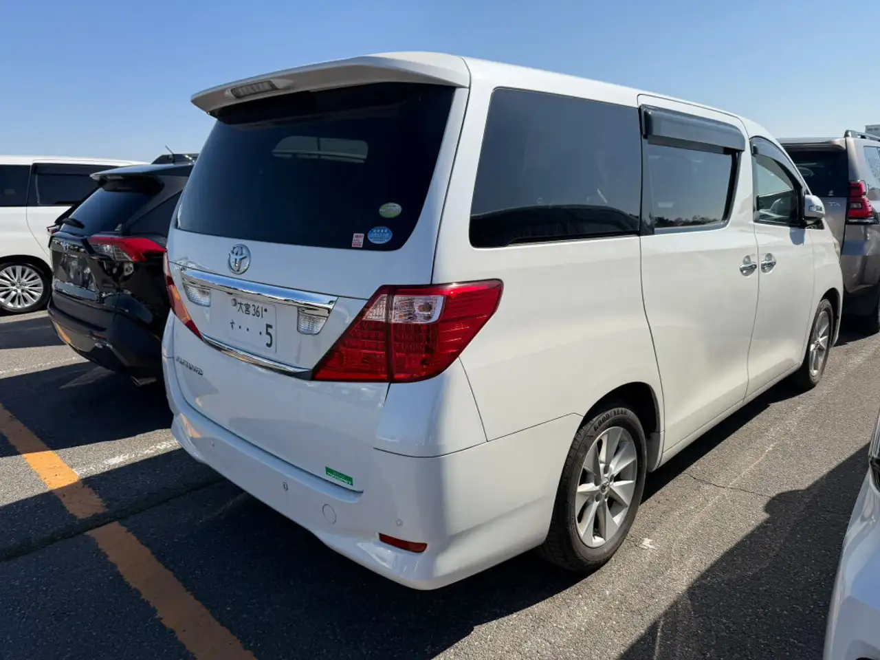 Toyota Alphard снимка Toyota Alphard