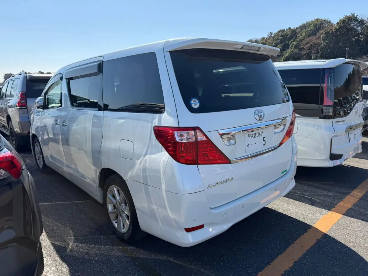 Toyota Alphard снимка Toyota Alphard