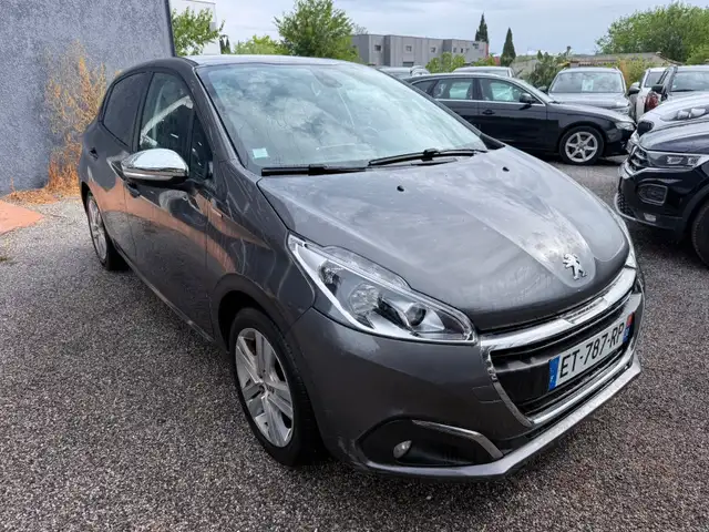 Peugeot 208 view 4