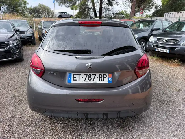 Peugeot 208 view 13