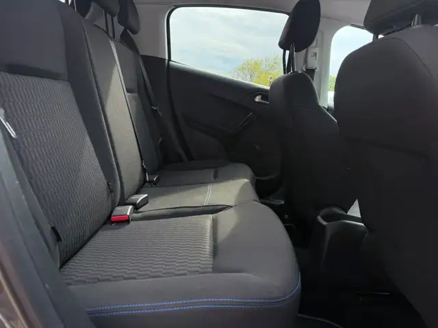 Peugeot 208 view 10