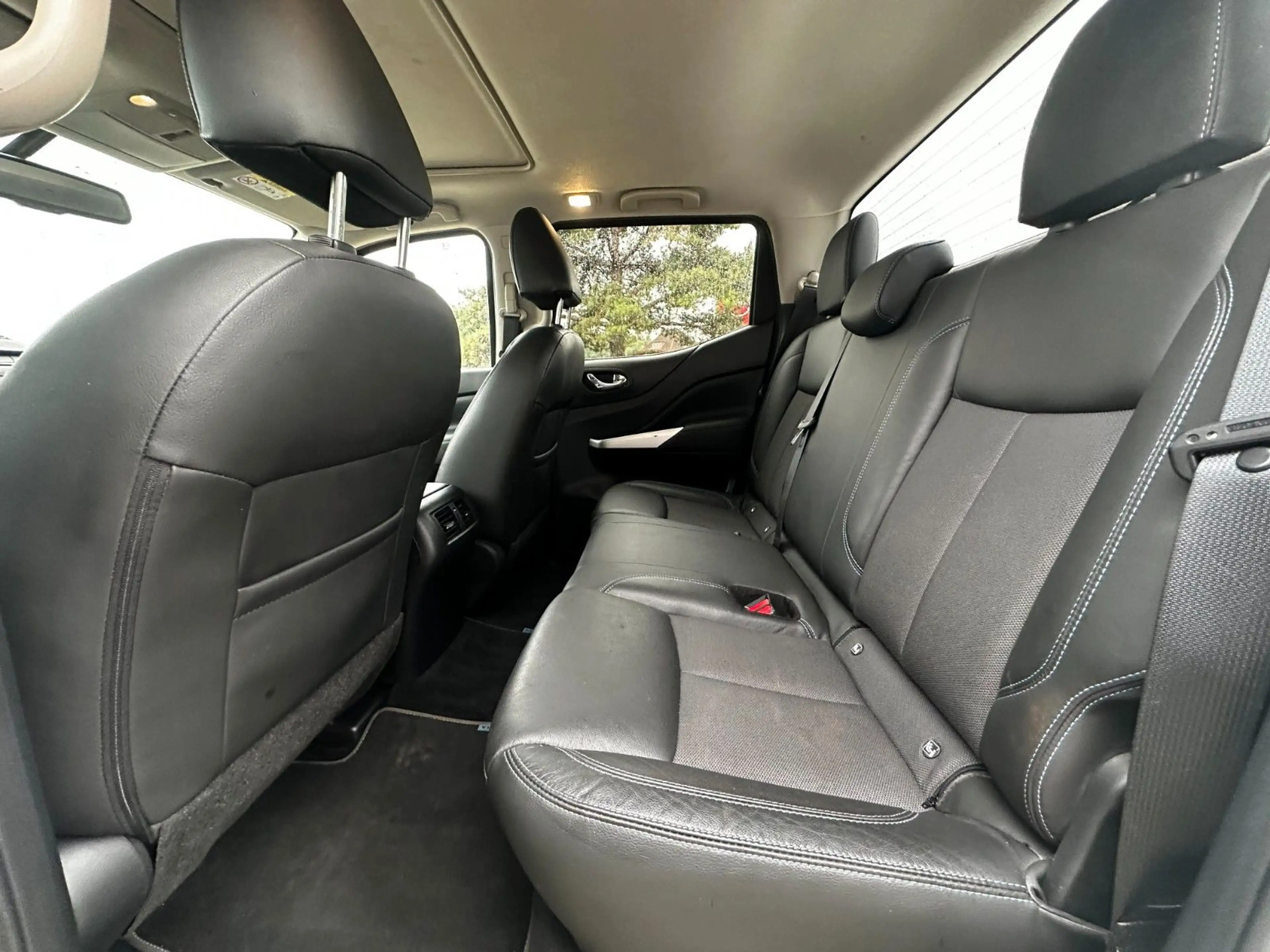 Nissan Navara NP300 Acenta King Cab 4x4 — photo 5