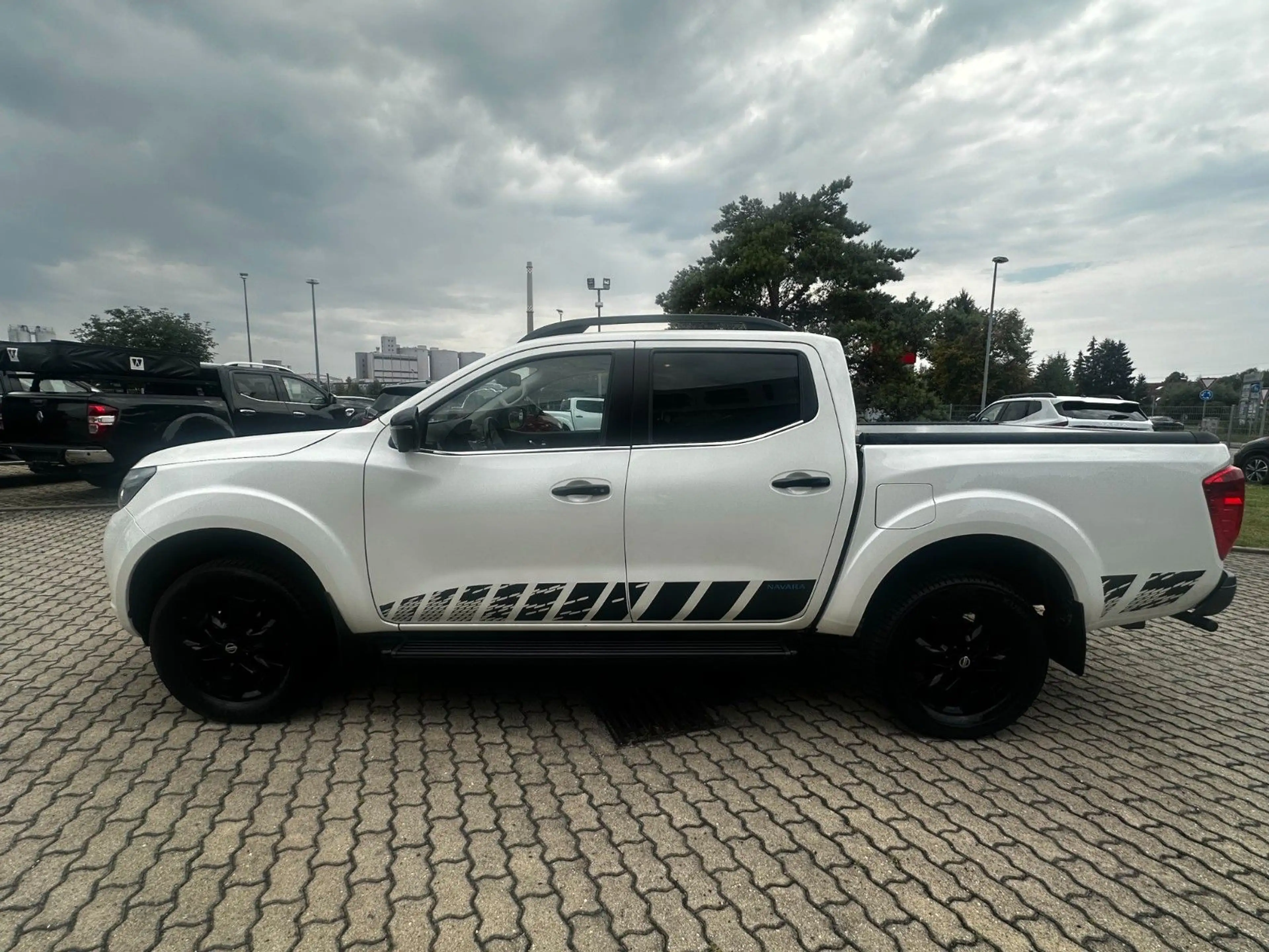 Nissan Navara NP300 Acenta King Cab 4x4 — photo 3