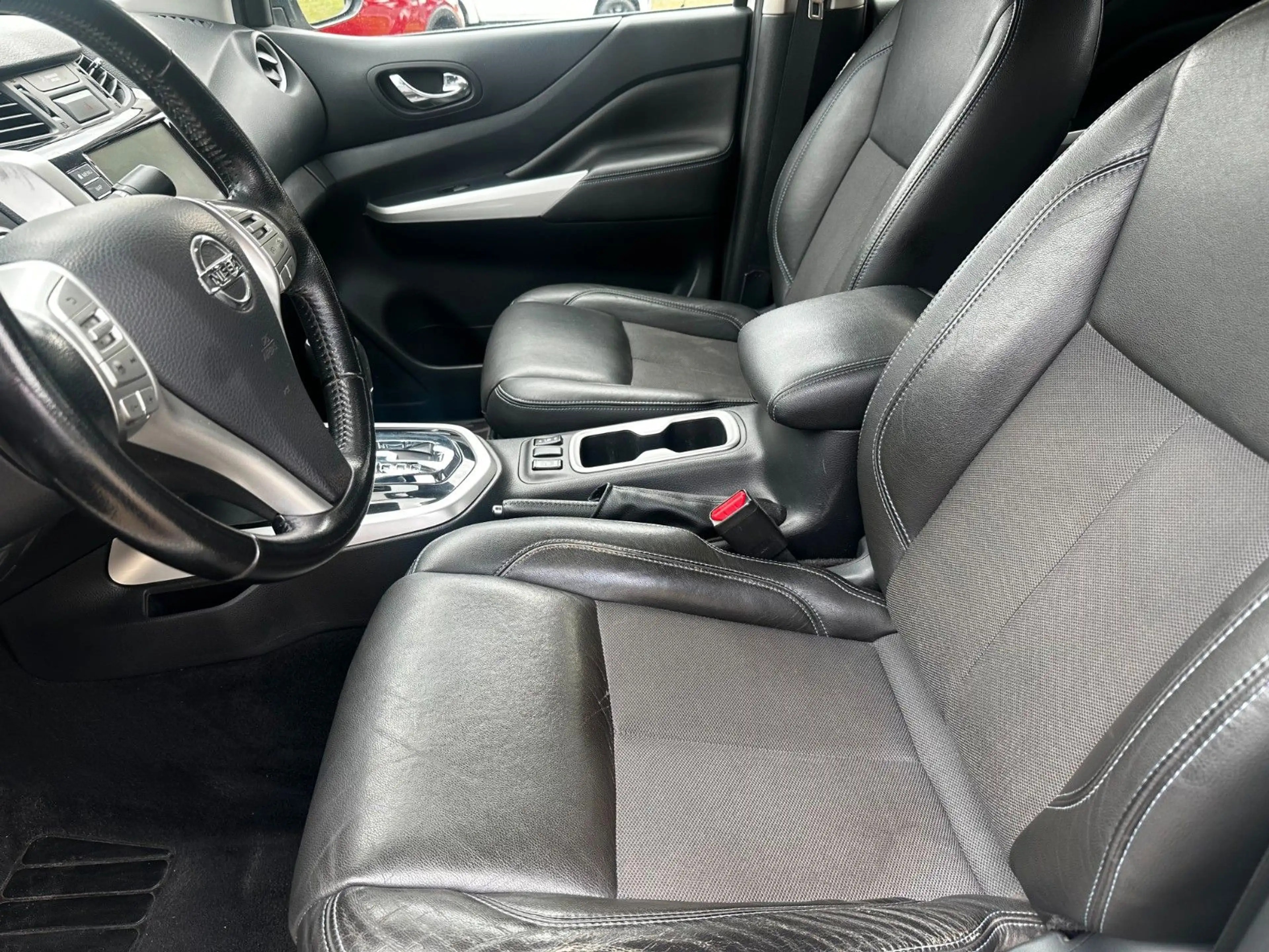 Nissan Navara NP300 Acenta King Cab 4x4 — photo 4