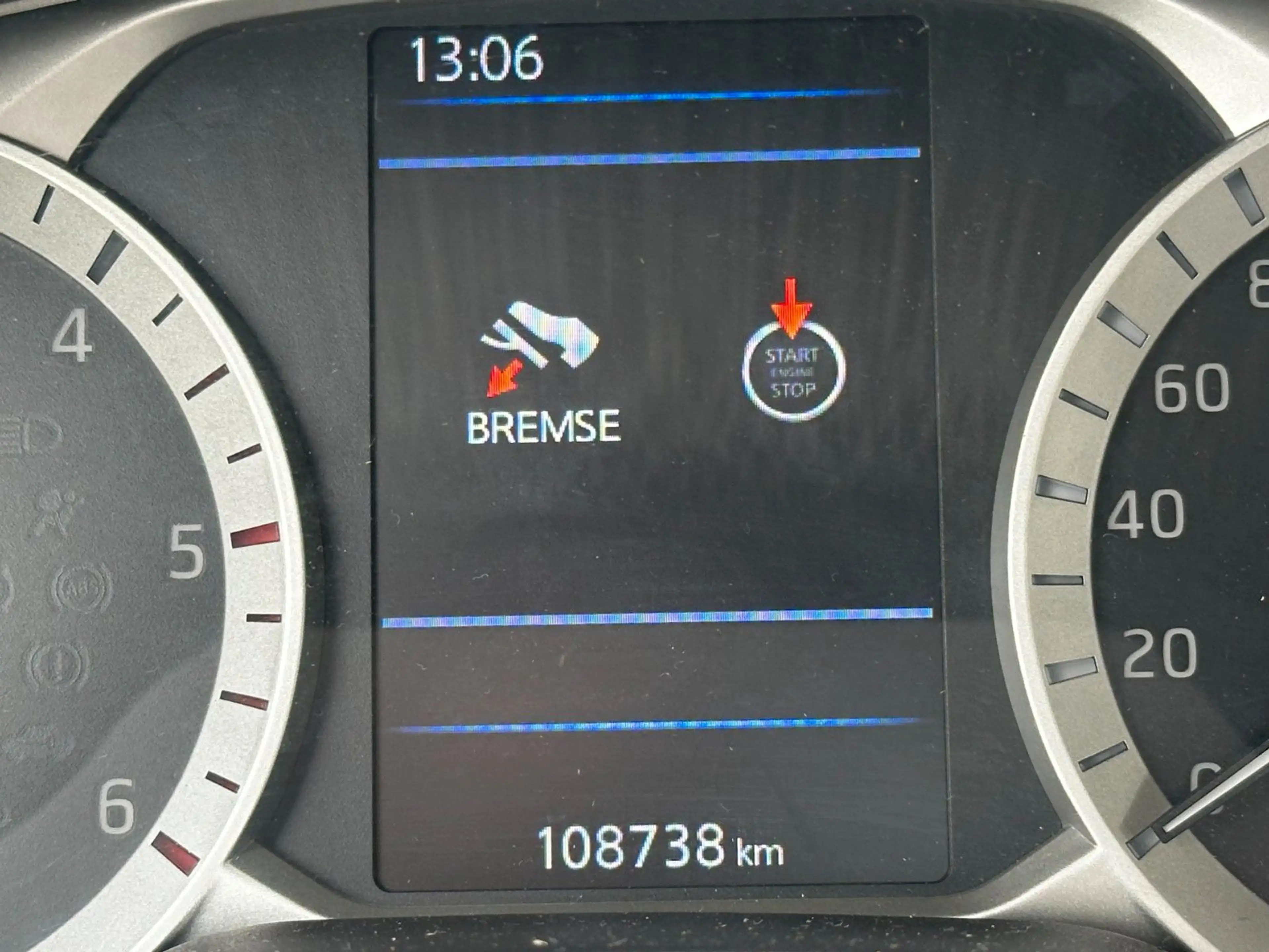 Nissan Navara NP300 Acenta King Cab 4x4 — photo 13