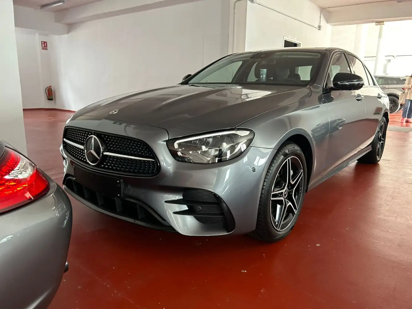 Mercedes-Benz E 300 Gris - 2