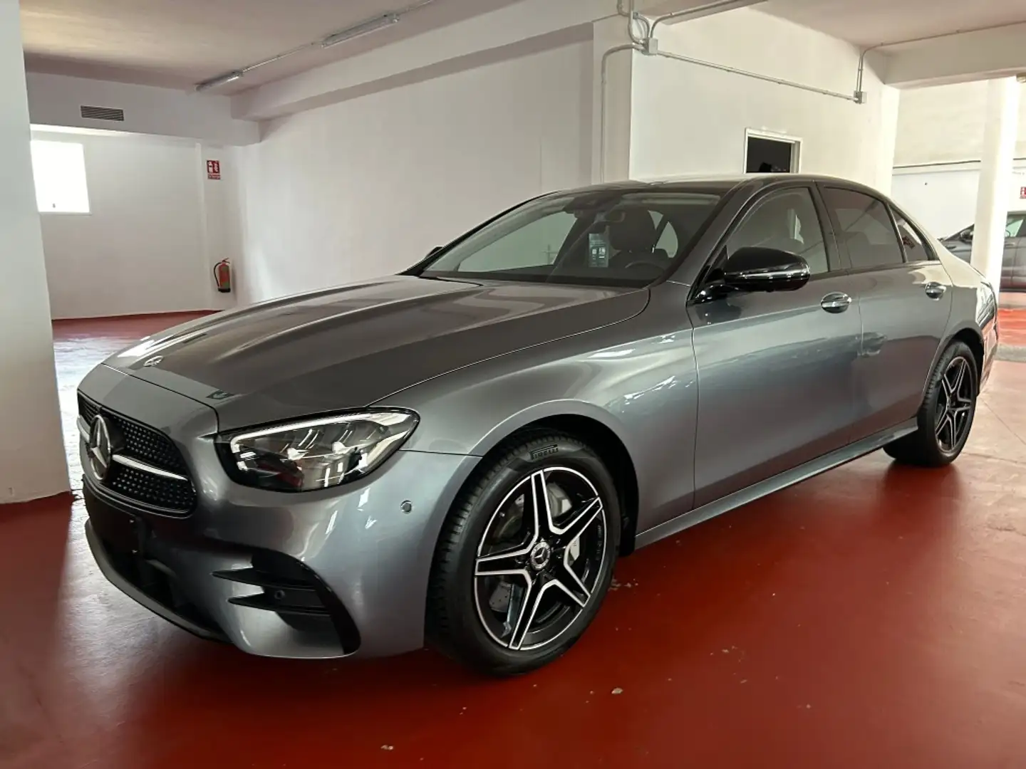 Mercedes-Benz E 300 Gris - 1