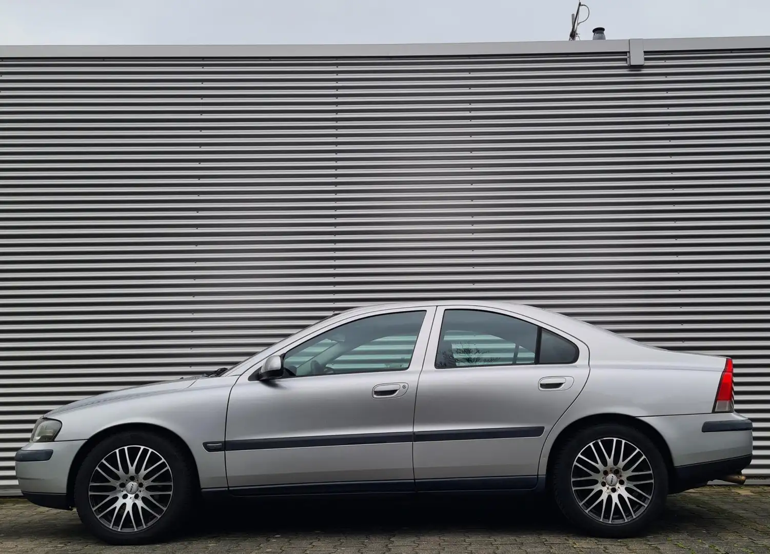 Volvo S60 2.4 Edition AUT 02-2001 Silver Metallic Grigio - 2