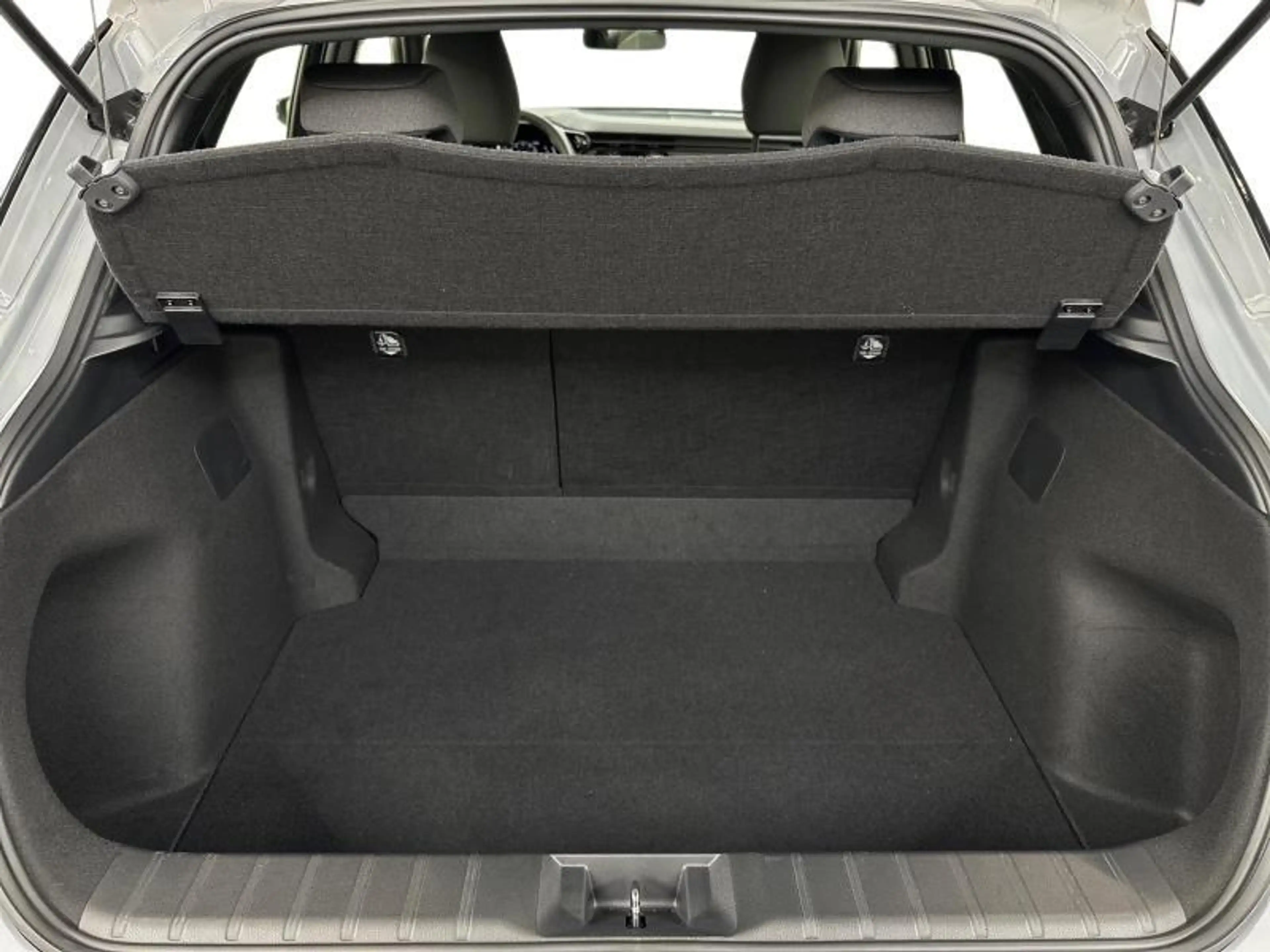 Lexus LBX Base — photo 9