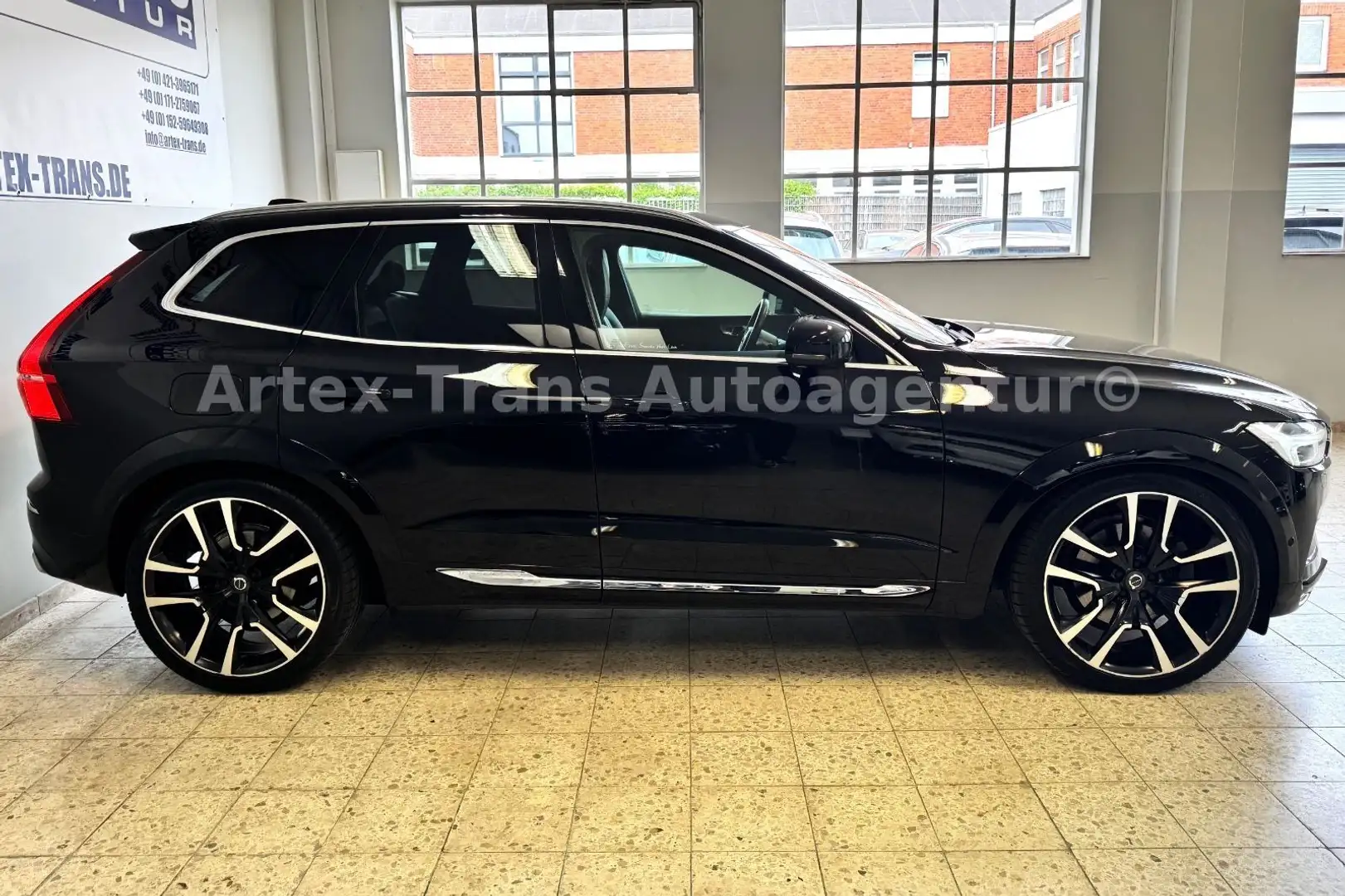 Volvo XC60 Inscription AWD/H-UP/KAM/PANO/H&K/4xSHZ/ACC Schwarz - 2