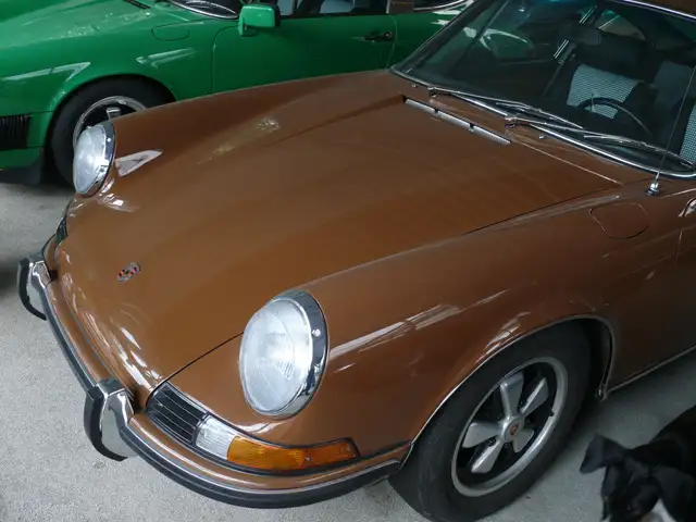 Porsche 911 view 2