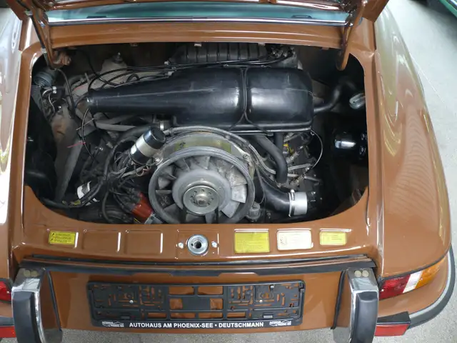 Porsche 911 view 15