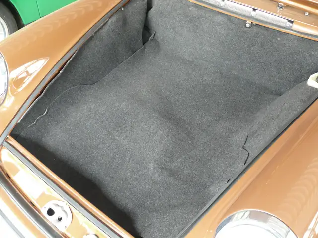 Porsche 911 view 9