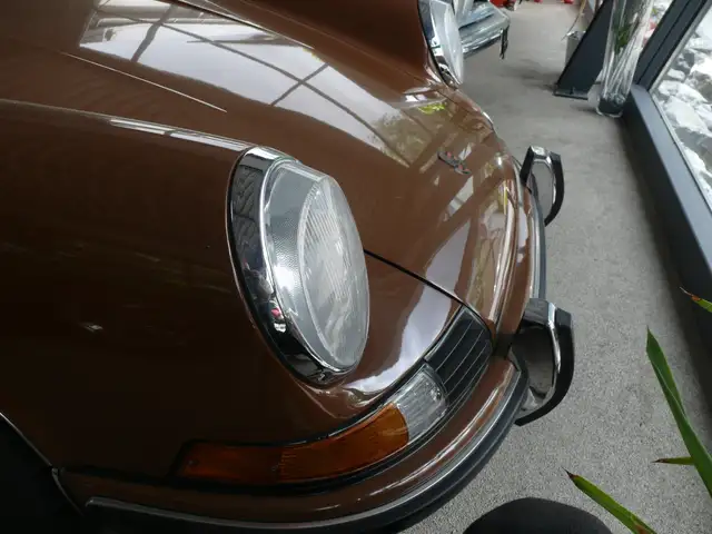 Porsche 911 view 5