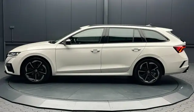 Skoda Octavia view 2