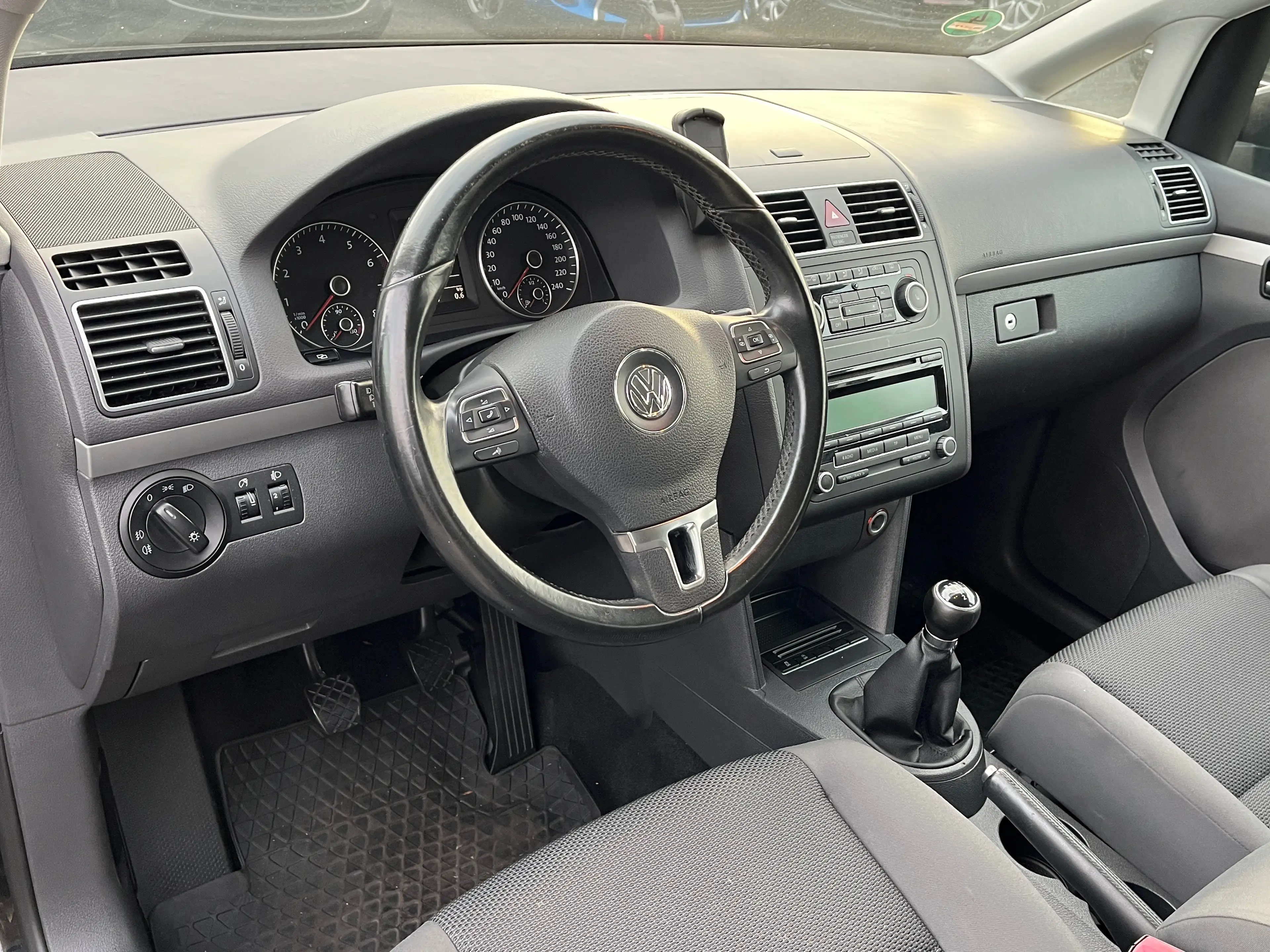 Volkswagen Touran Trendline/Klima/Sitzheizung/AUX/Isofix — photo 7