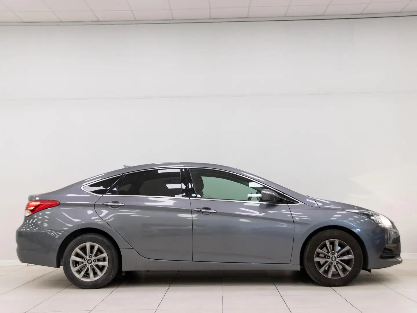 Hyundai i40 1.7 CRDi 141cv BlueDrive Tecno DCT Gris - 2