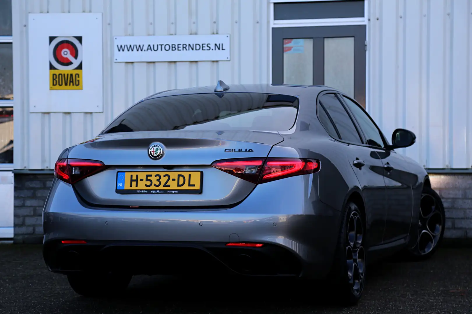 Alfa Romeo Giulia 2.0 T 280PK AWD Veloce Aut.*NL-Auto*Perfect Onderh Grau - 2