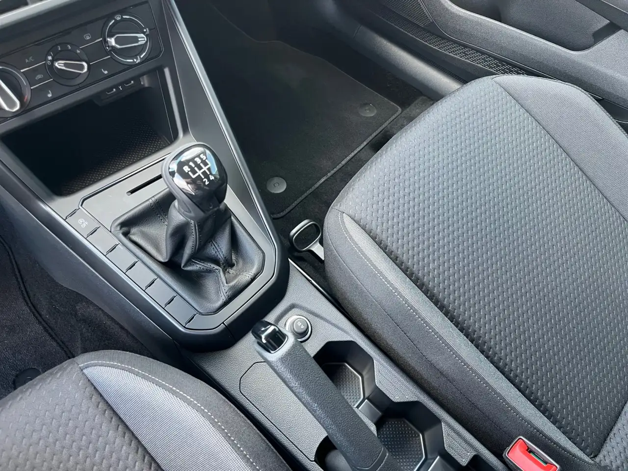 Volkswagen Taigo 1.0 TSI App-Connect Sitzheizung Tempomat 9