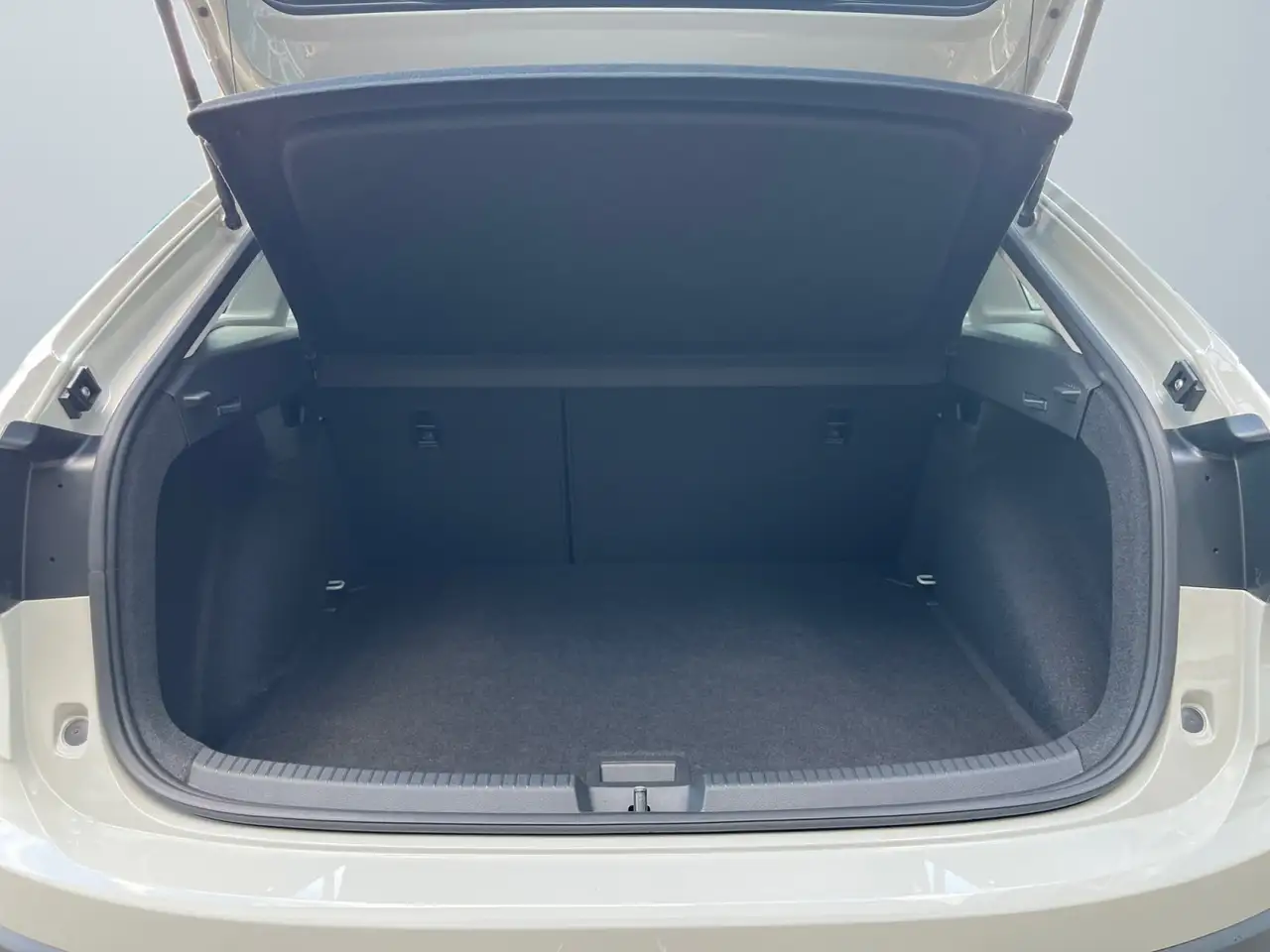 Volkswagen Taigo 1.0 TSI App-Connect Sitzheizung Tempomat 14