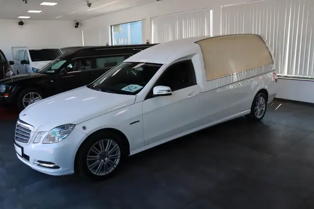 Mercedes-Benz E 250 Kuhlmann Cars Bestattungswagen / Leichenwagen
