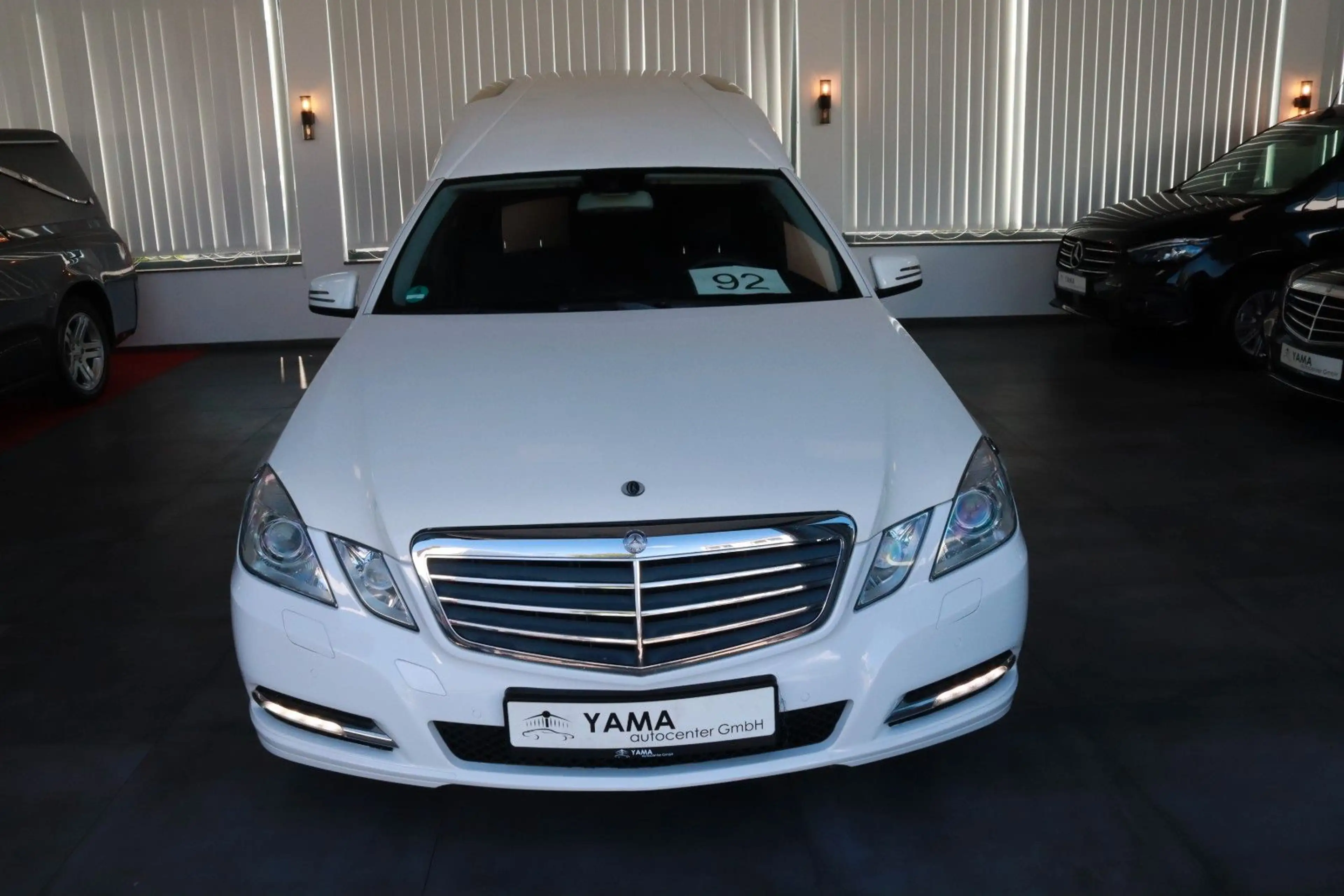 Mercedes-Benz E 250 Kuhlmann Cars Bestattungswagen / Leichenwagen — photo 3