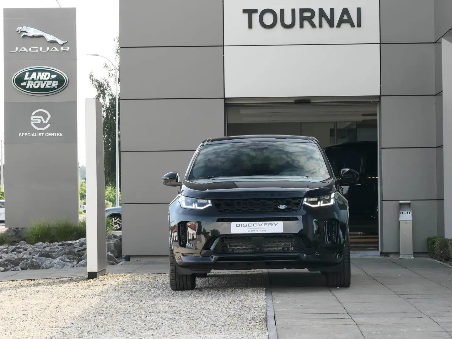 Land Rover Discovery Sport - P300e R-DYNAMIC SE Černá - 2