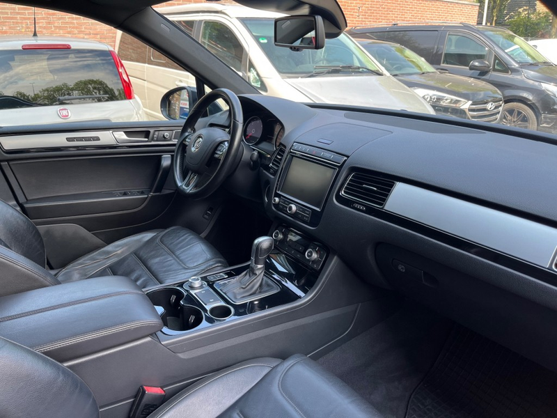 Volkswagen Touareg 3.0 TDI R-LINE 262PK / SCHUIFDAK / LEDER / NAVI / — photo 2