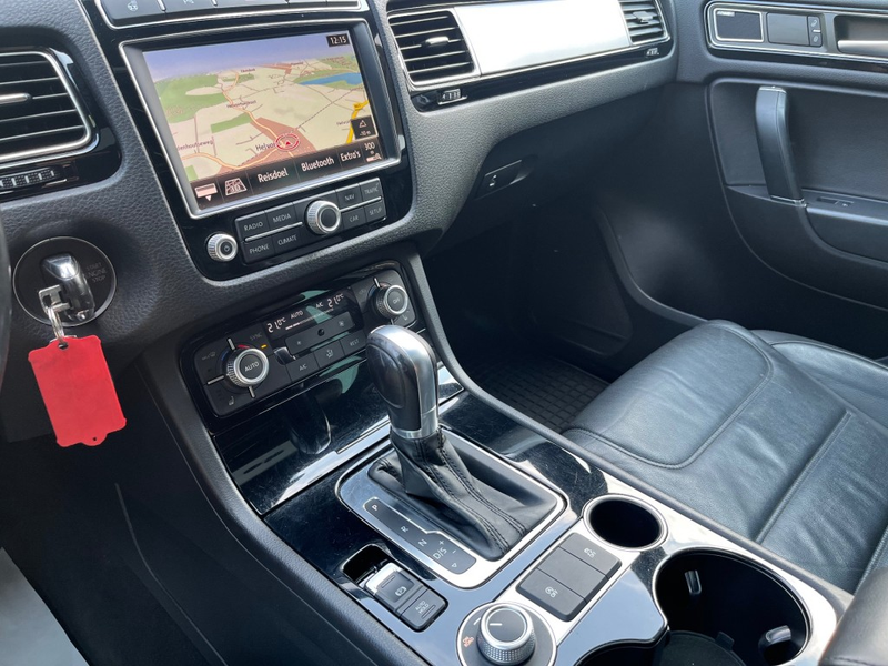 Volkswagen Touareg 3.0 TDI R-LINE 262PK / SCHUIFDAK / LEDER / NAVI / — photo 12