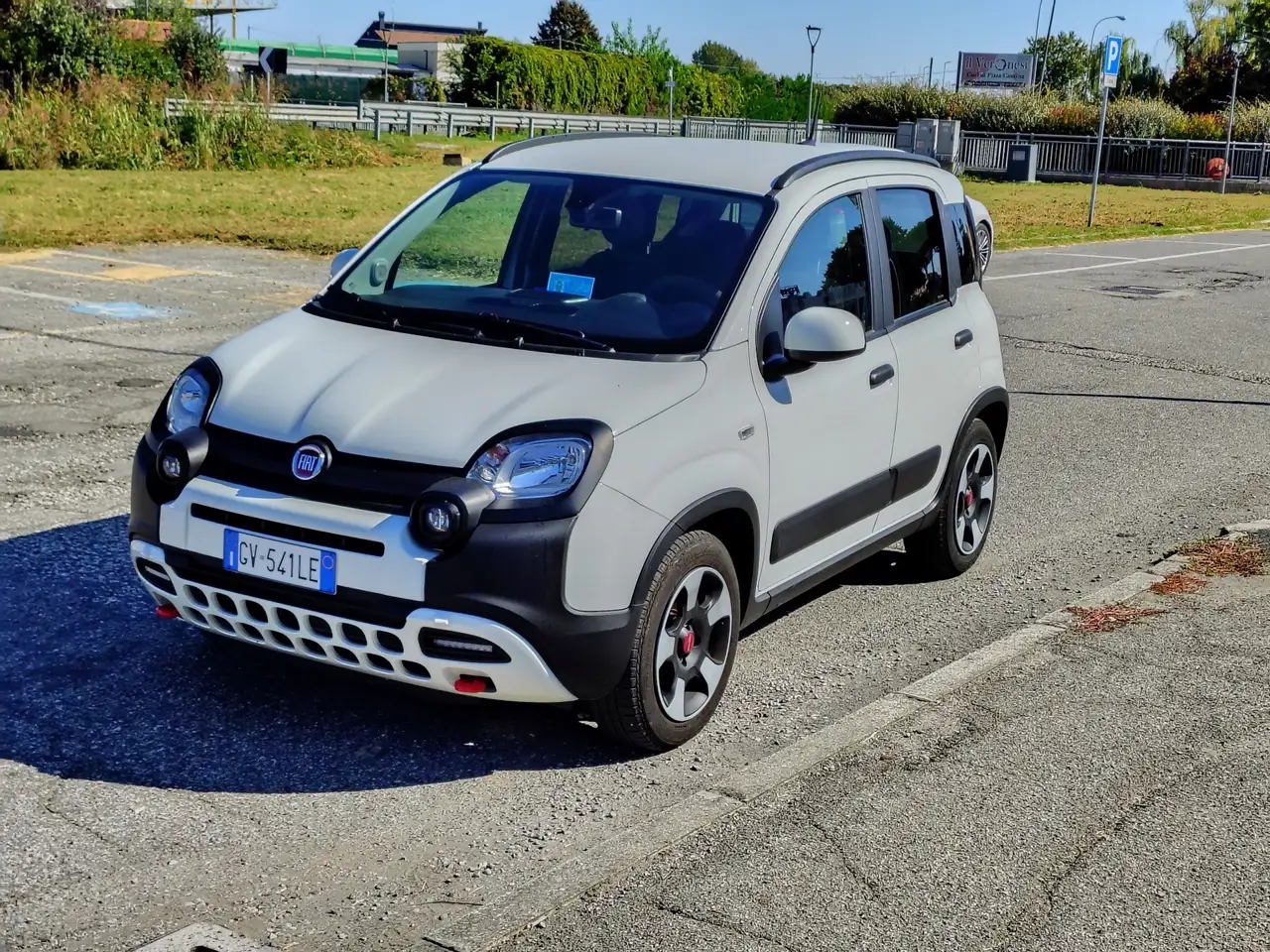 Fiat Panda Pandina 1.0 firefly hybrid s&s 70cv — photo 1 of 9