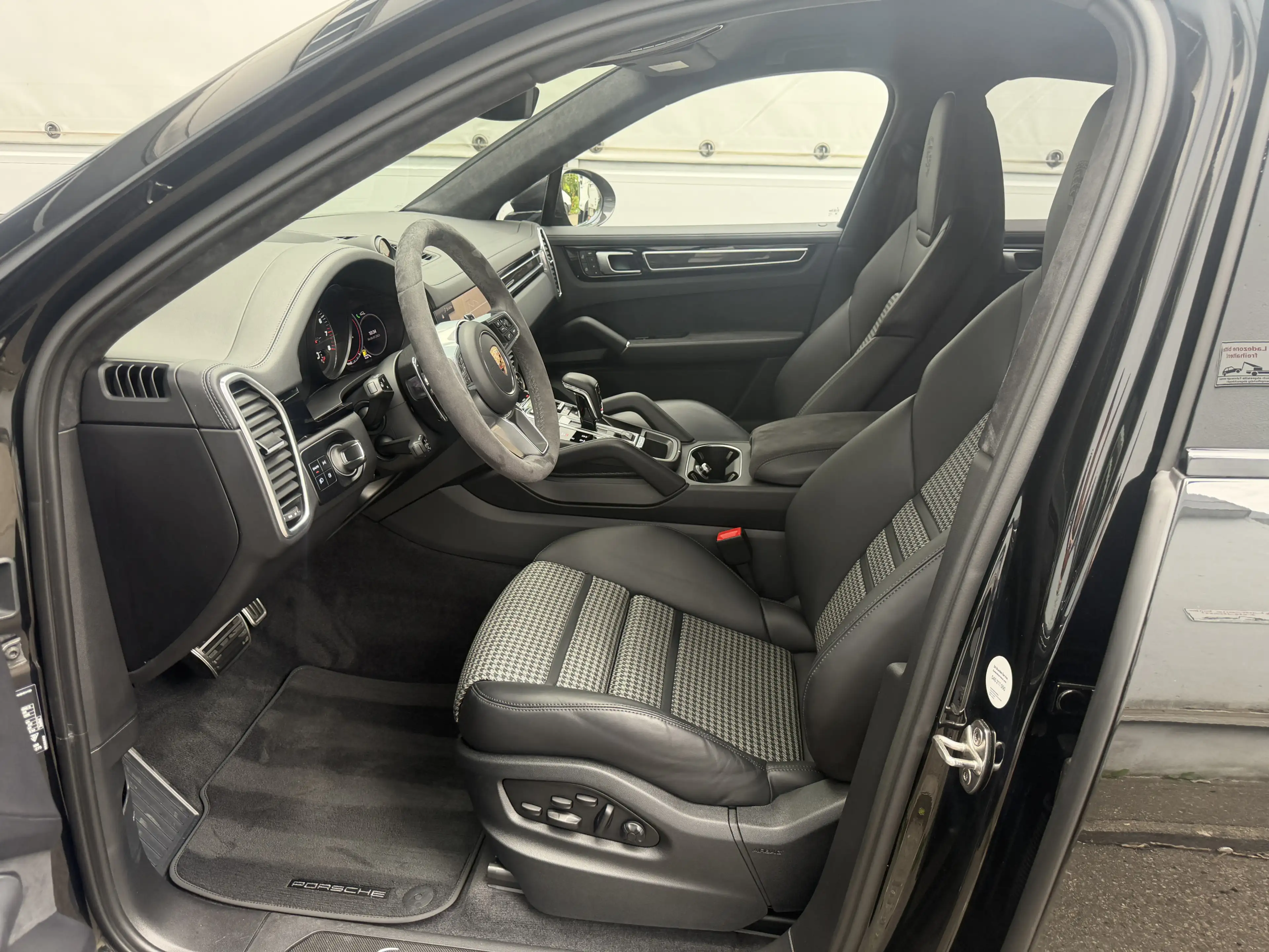 Porsche Cayenne GTS Leichtbau Matrix Standheizung Carbon — photo 13