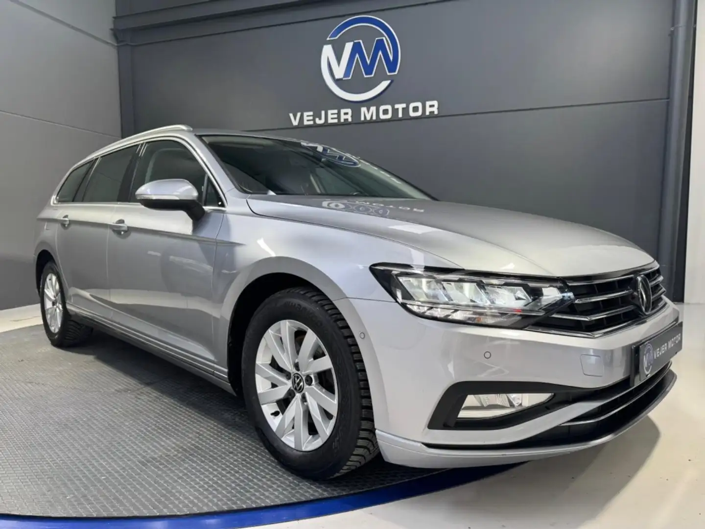 Volkswagen Passat 2.0TDI EVO Business DSG7 90kW Gris - 1