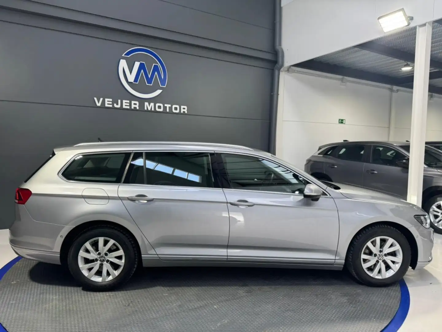 Volkswagen Passat 2.0TDI EVO Business DSG7 90kW Gris - 2