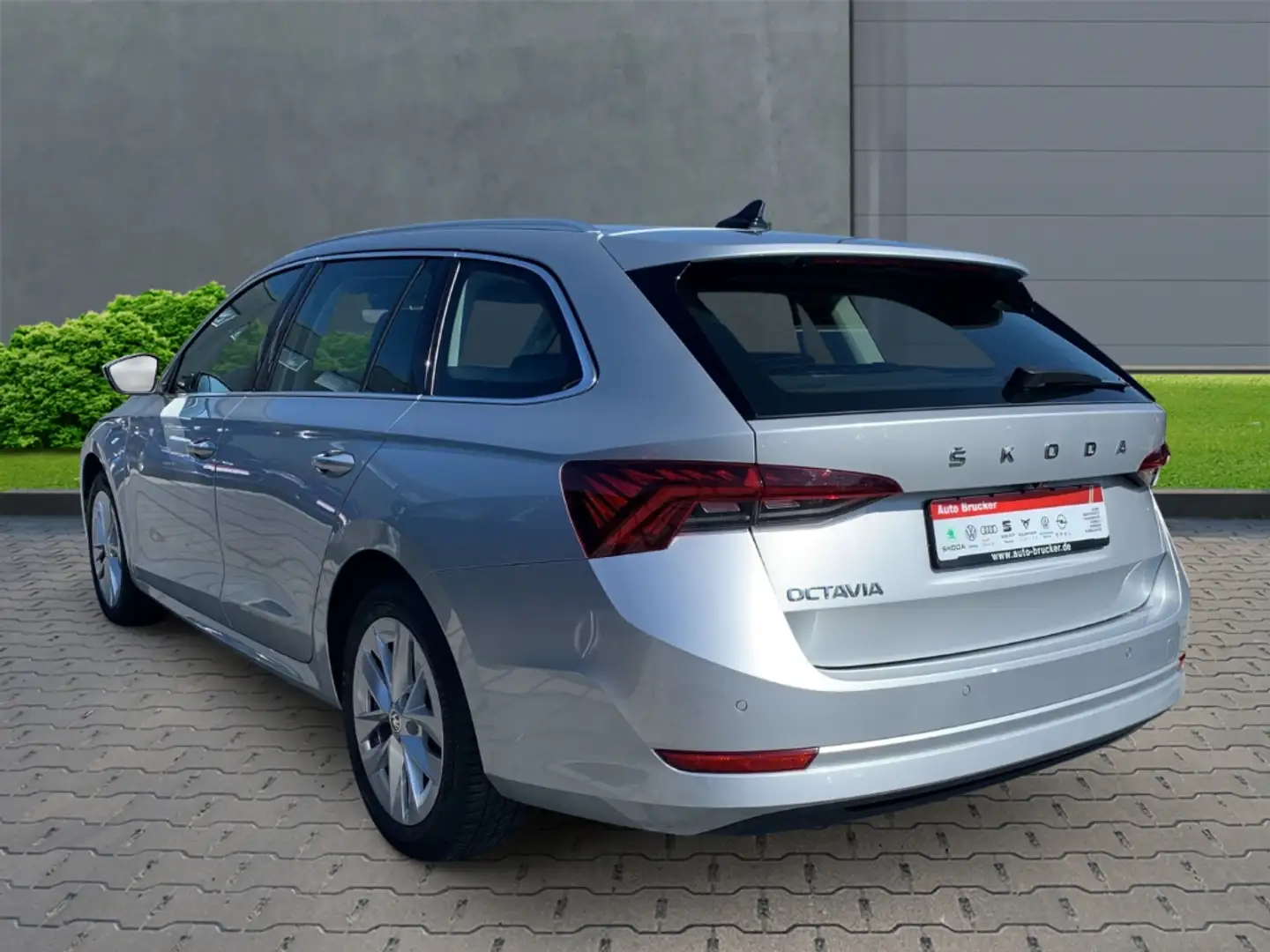 Skoda Octavia Combi Style 2.0 TDI+Alufelgen+Navi+Klimaautomatik Silber - 2