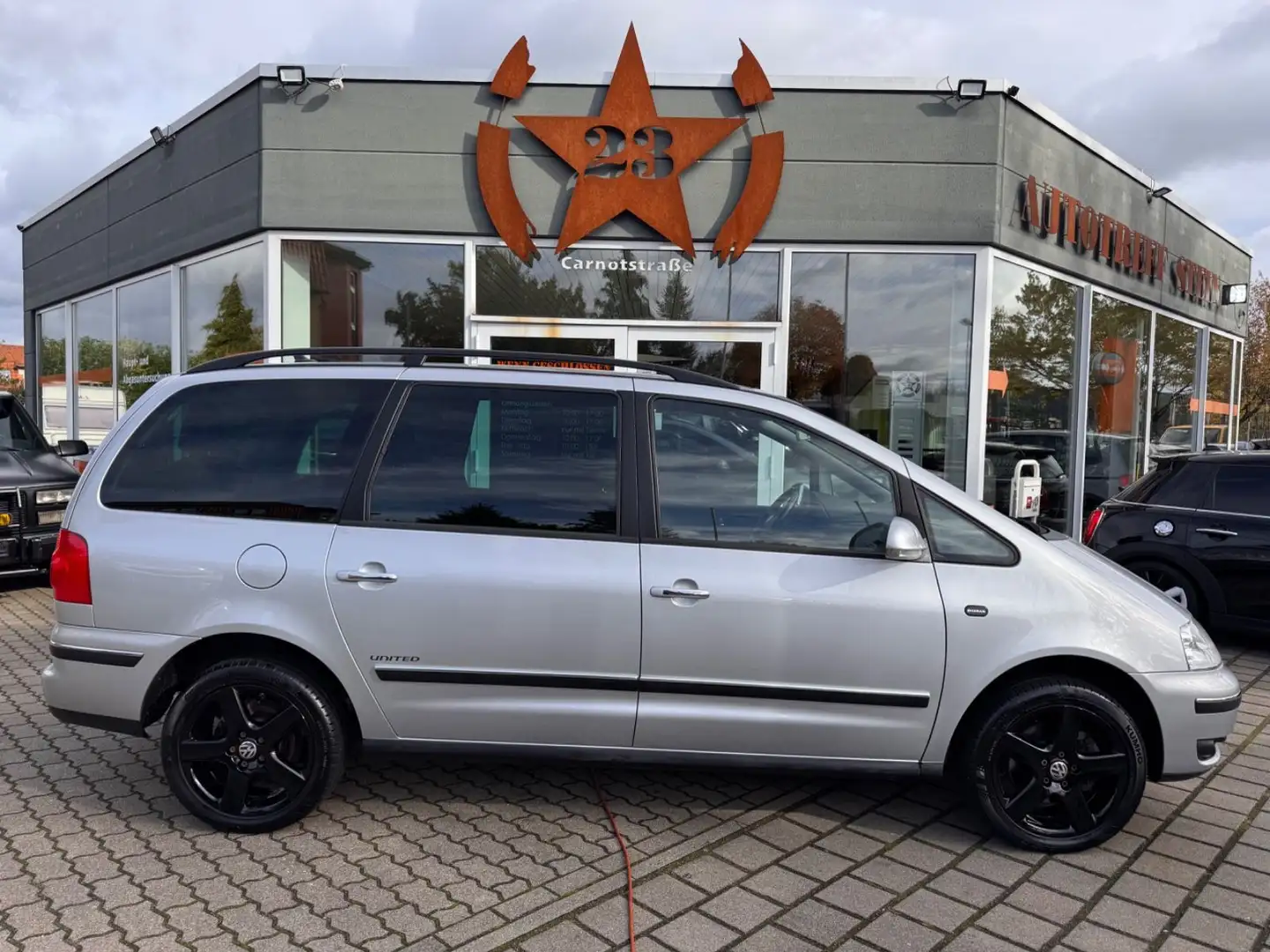 Volkswagen Sharan Navi,AHK,6-Sitzer,8fach Bereift Silber - 1