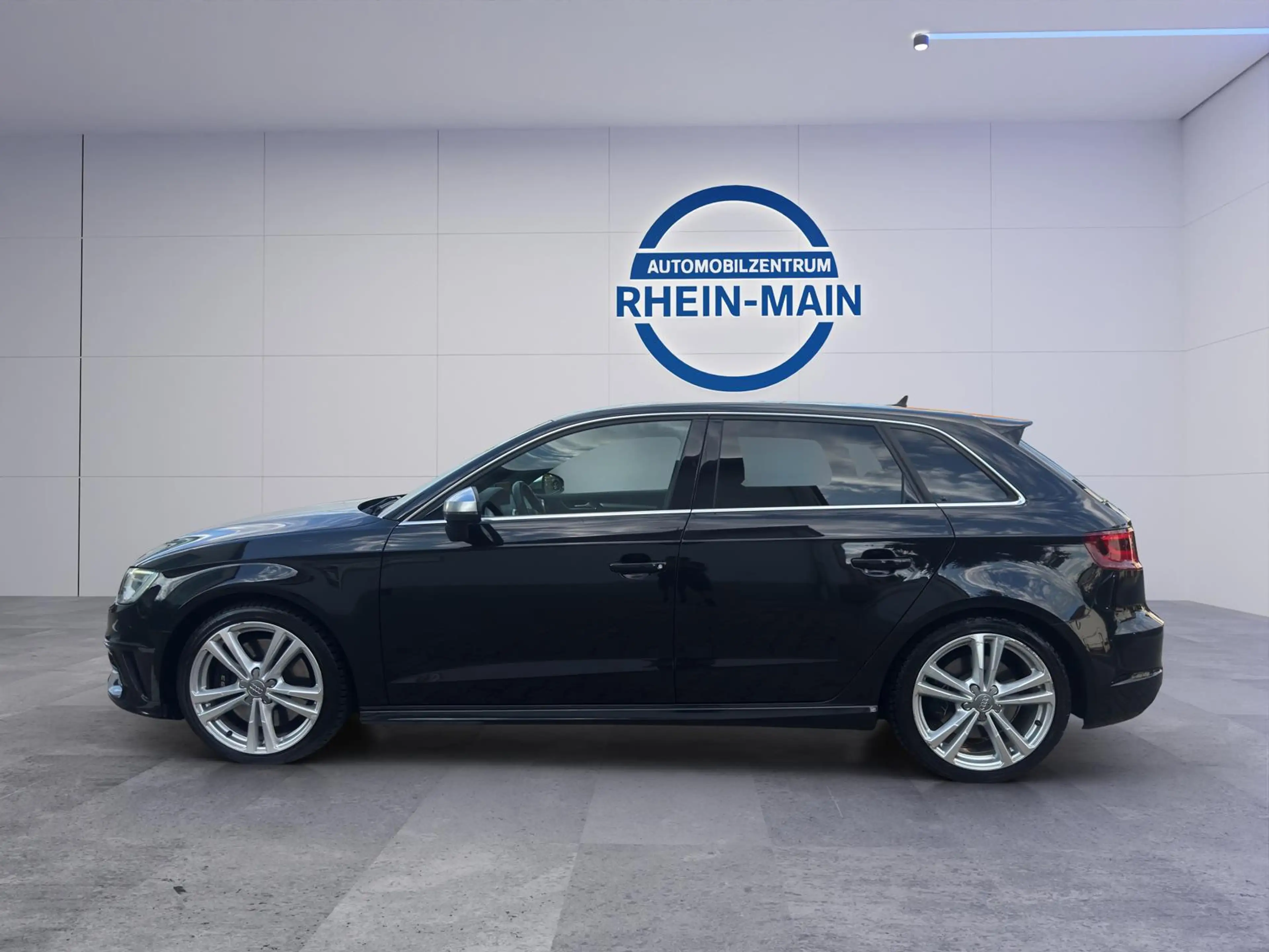 Audi S3 2.0 TFSI quattro 18ZOLL PDC SCHALTER — photo 2