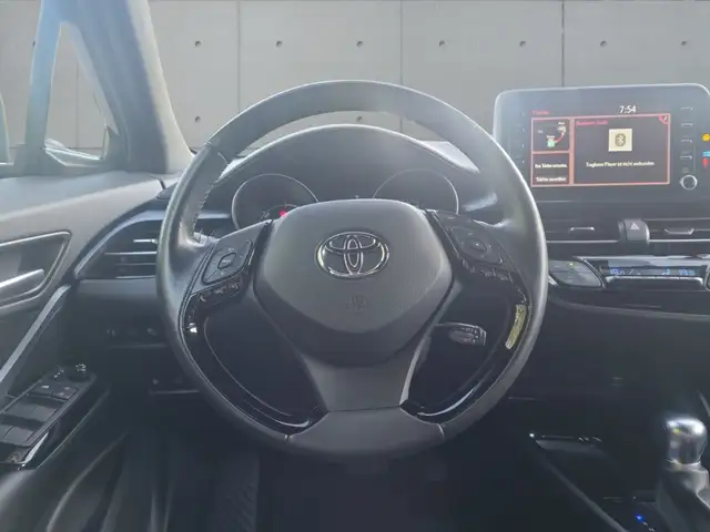 Toyota C-HR view 13