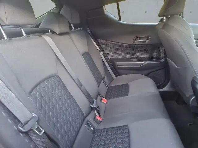 Toyota C-HR view 11