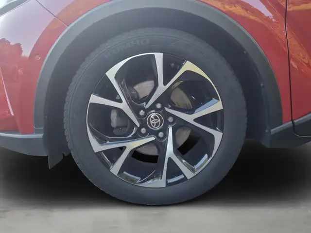 Toyota C-HR view 7
