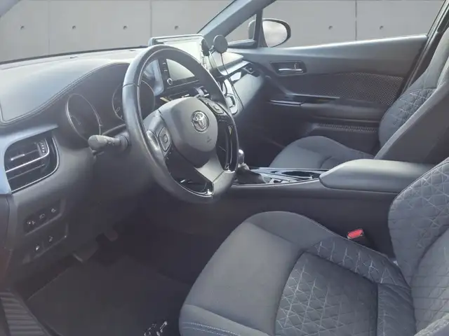 Toyota C-HR view 9