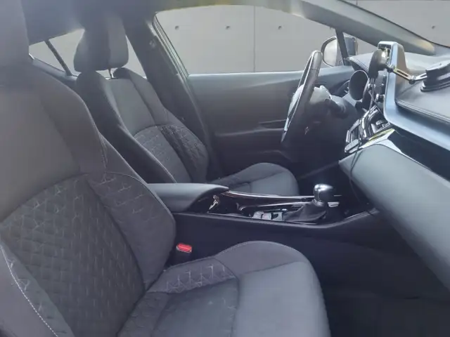 Toyota C-HR view 10
