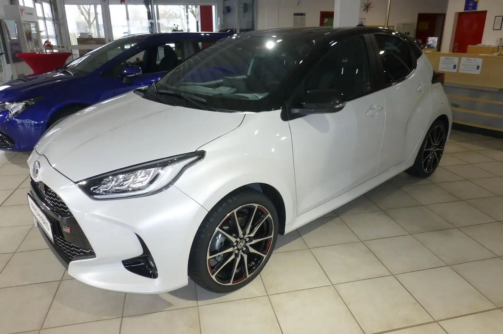 Toyota Yaris Hybrid GR Sport 1.5 Dual-VVT-iE  68 kW (92 PS),... Wit - 1