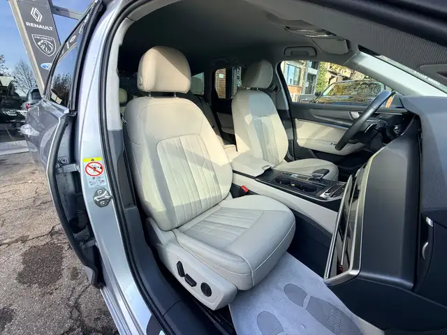 Audi A6 view 9