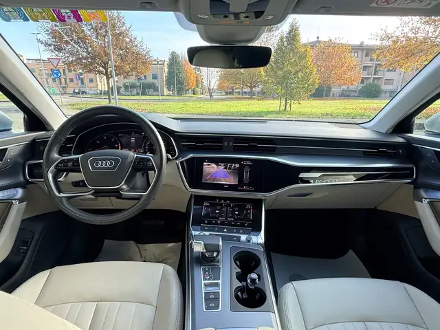 Audi A6 view 11