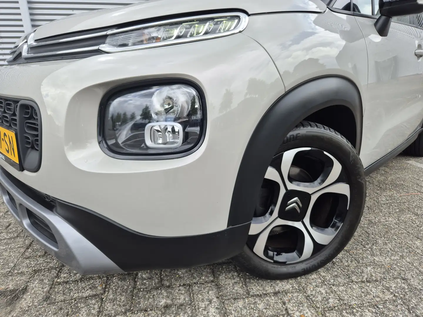 Citroen C3 Aircross 1.2 PureTech S&S Shine Automaat, airco,cruise,navi Grijs - 2