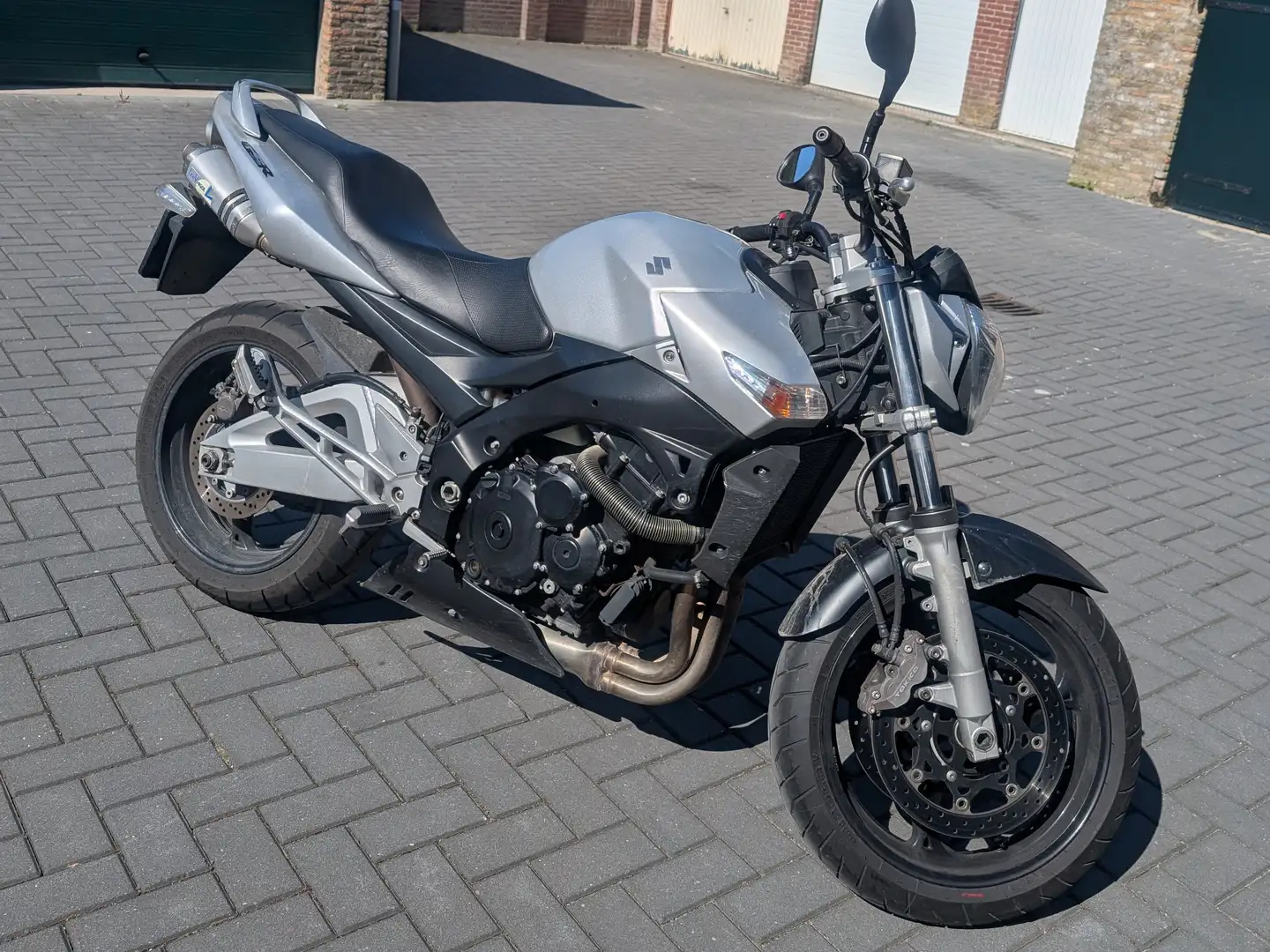Suzuki GSR 600 Plateado - 1