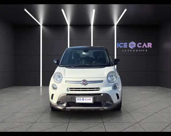 Fiat 500L view 2