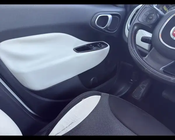 Fiat 500L view 15